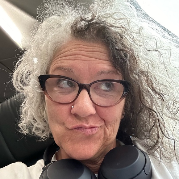 Meet your Posher! - Picture 5 of 14